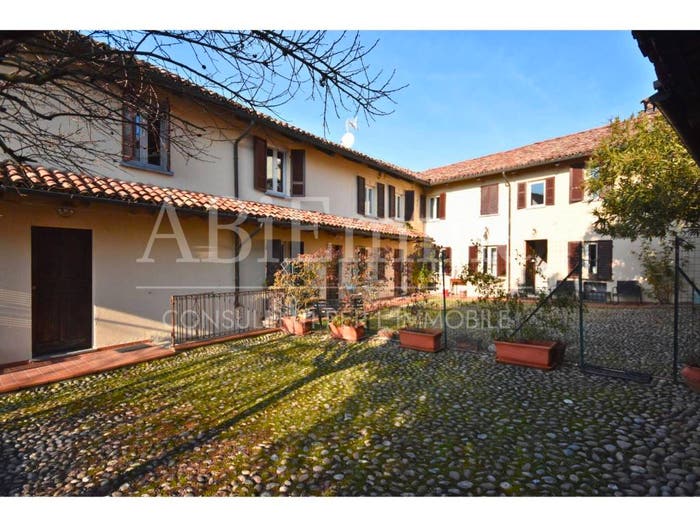 Casa con 6 locali in vendita in Via Caponotto, Centro, Govone