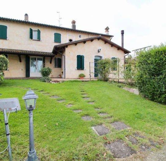 Casa con 6 locali in vendita in Villagrappa, Forlì