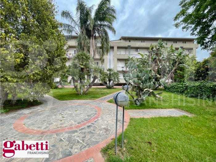 Appartamento con 6 locali in vendita in Via Circonvallazione, Paternò
