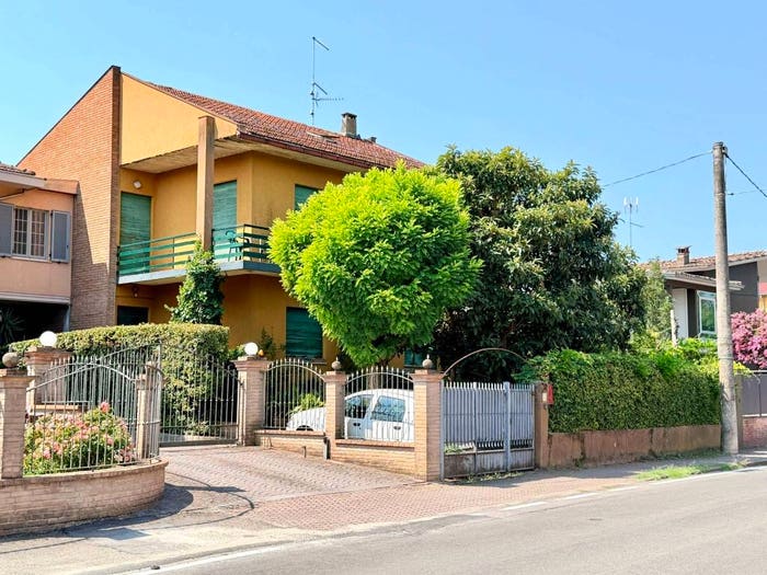 Casa con 6 locali in vendita in Via Biagio Pelacani, Centro, Noceto