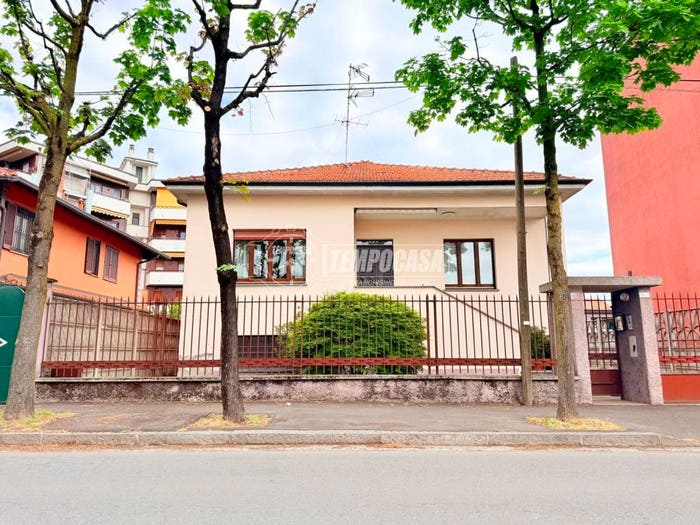 Casa quadrilocale in vendita in Via Legnano, Centro, Parabiago