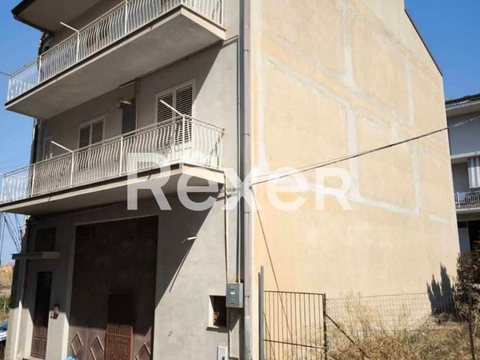 Casa con 6 locali in vendita in Via F, Raffadali