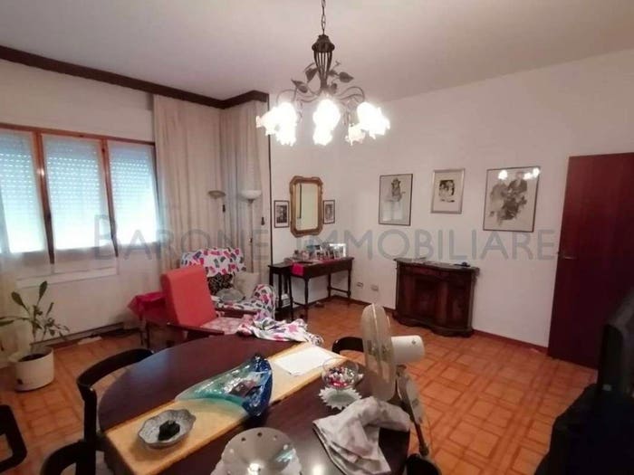 Appartamento con 5 locali in vendita in Avenza, Carrara