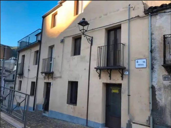 Casa monolocale in vendita in Via Fontana, Ussassai