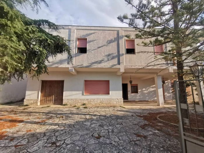 Casa con 6 locali in vendita in Via Ascanio Grandi, Centro, Poggiardo