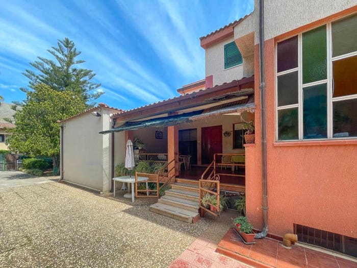 Casa con 6 locali in vendita in Via Euripide, Partanna, Palermo