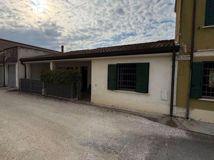 Casa quadrilocale in vendita in Centro, Serravalle a Po