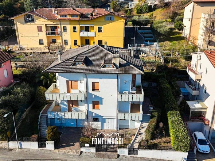 Casa con 6 locali in vendita in Via S Bernardino, Gallo, Petriano
