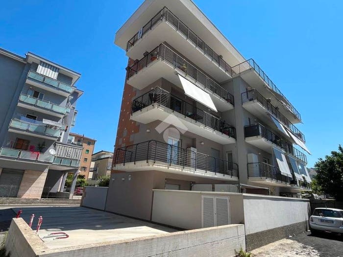 Appartamento trilocale in vendita in Via Ferreria, Centro, Baronissi