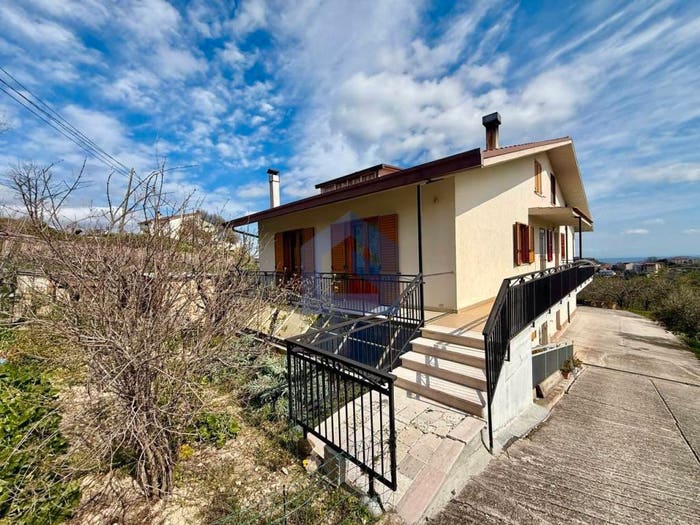 Casa con 6 locali in vendita in Contrada Atriena, Centro, Gessopalena