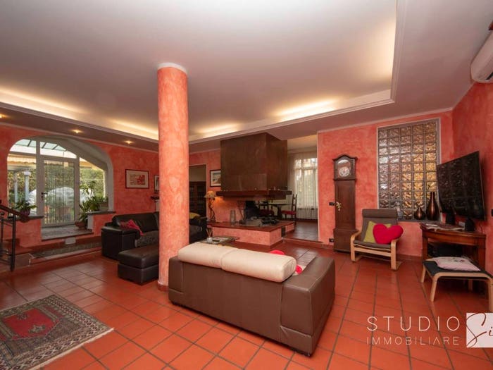 Casa con 6 locali in vendita in Piazza Mercato dei Foraggi, Borgo A Buggiano, Buggiano