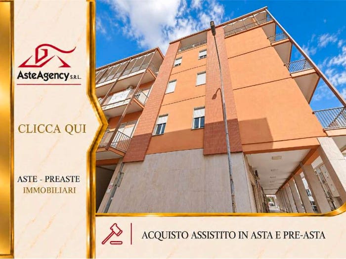 Appartamento con 6 locali in vendita in Piazza del Sole angolo Via Roma, Calimera