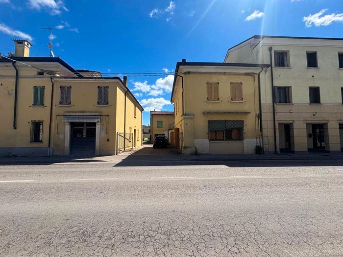 Casa con 6 locali in vendita in Via Cisa, Cerese, Borgo Virgilio