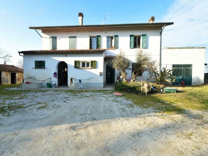 Casa con 6 locali in vendita in Via Emilia Levante, Faenza