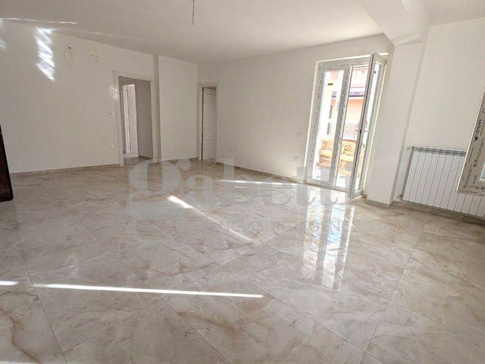 Appartamento quadrilocale in vendita in Via Libero Bovio, Villa di Briano