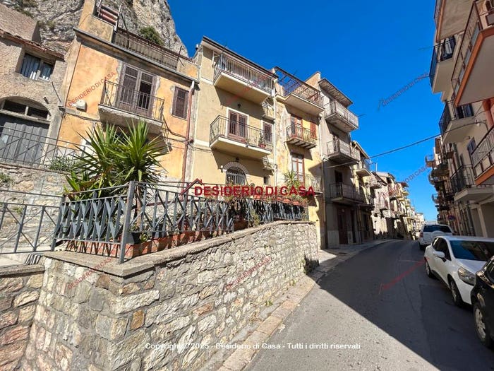 Casa trilocale in vendita in Via Umberto I, Marineo