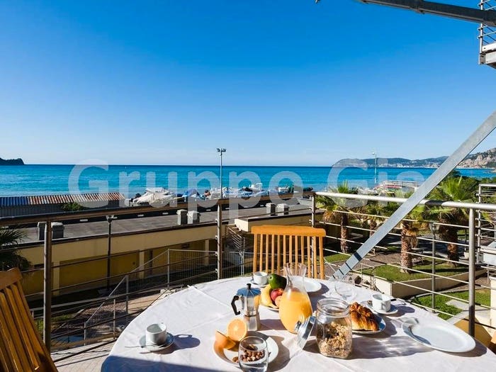Appartamento trilocale in vendita in via michelangelo, Centro, Albenga