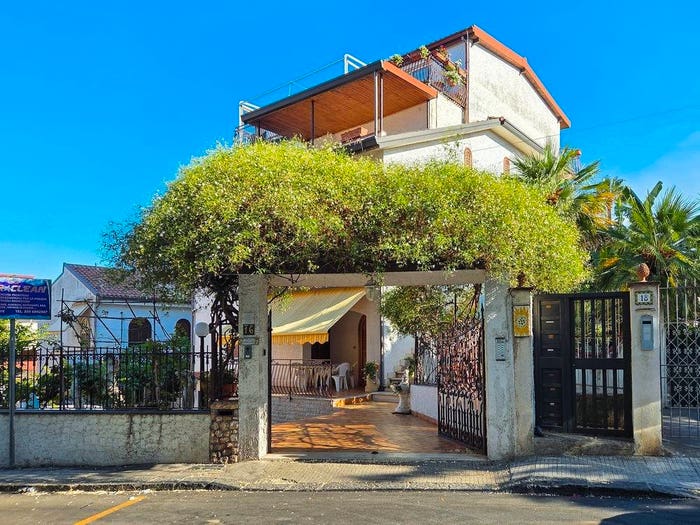 Casa con 6 locali in vendita in Via Zara, Centro, GiardiniNaxos