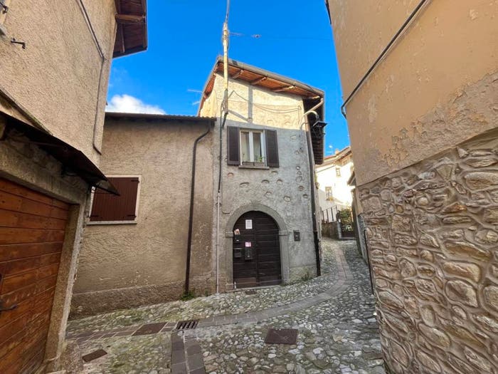 Appartamento bilocale in vendita in Via Prato Bevera, Centro, Sormano