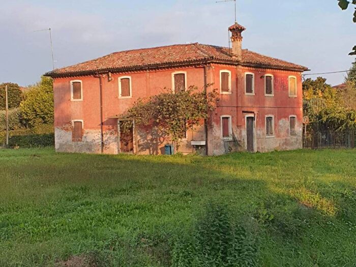 Casa con 6 locali in vendita in Via Terraglio, Centro, Mogliano Veneto