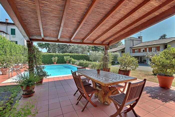 Casa con 9 locali in vendita in Via Alcide De Gasperi, Barga