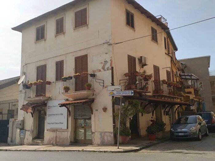 Appartamento con 5 locali in vendita in Via Stazione Vecchia, Centro, Villa San Giovanni