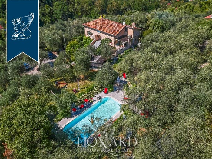 Casa con 6 locali in vendita in Camaiore Paese, Camaiore
