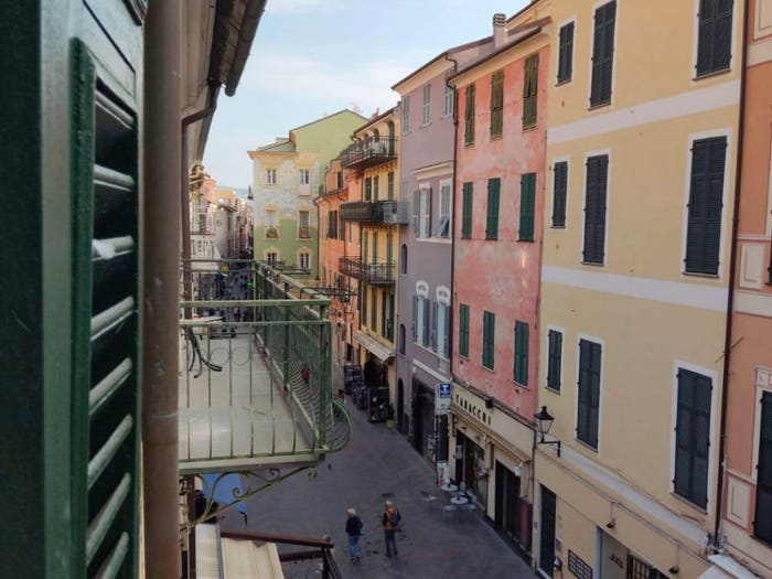Appartamento trilocale in vendita in Via Giuseppe Garibaldi, Centro, Loano