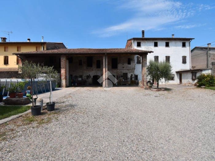 Casa quadrilocale in vendita in Via S Vigilio, San Vigilio, Castiglione delle Stiviere