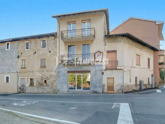 Casa trilocale in vendita in Via Giuseppe Verdi, Centro, Borgomanero