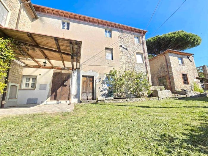 Casa con 6 locali in vendita in Camaiore Paese, Camaiore