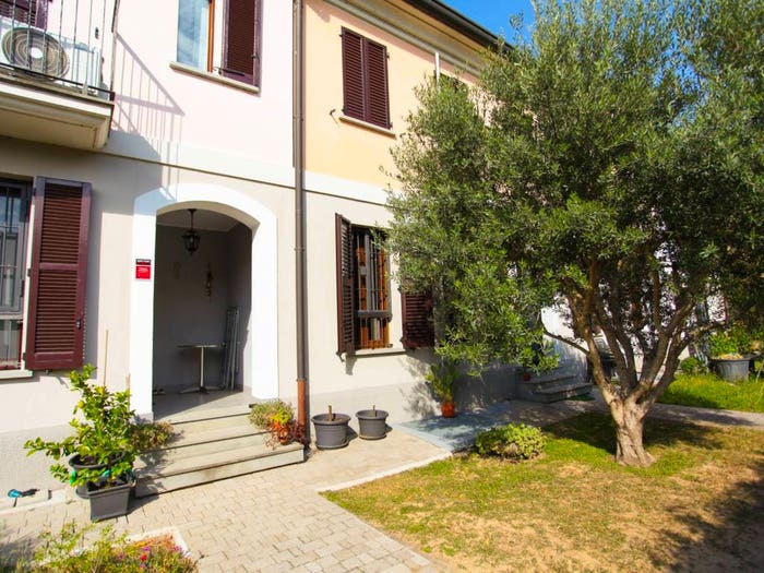 Casa quadrilocale in vendita in Via Fratelli di Dio, Bustighera, Mediglia