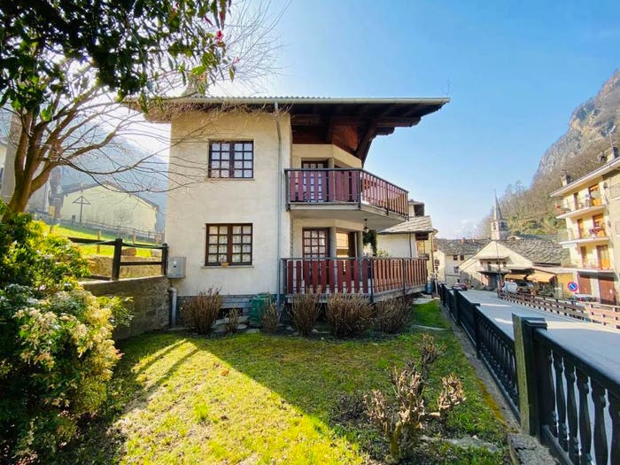 Casa con 6 locali in vendita in Capoluogo No Number, Fontainemore