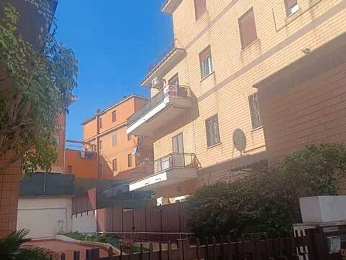 Appartamento quadrilocale in vendita in Via Sarsina, Vitinia, Roma