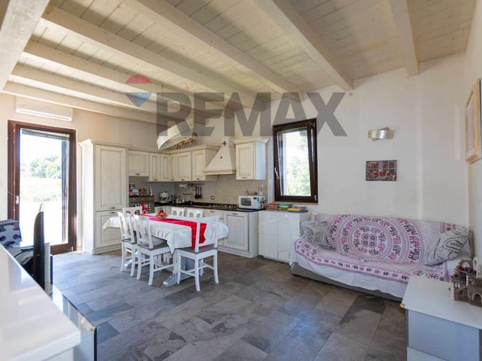Appartamento con 6 locali in vendita in Via San Marcello, Santa Lucia, Jesi