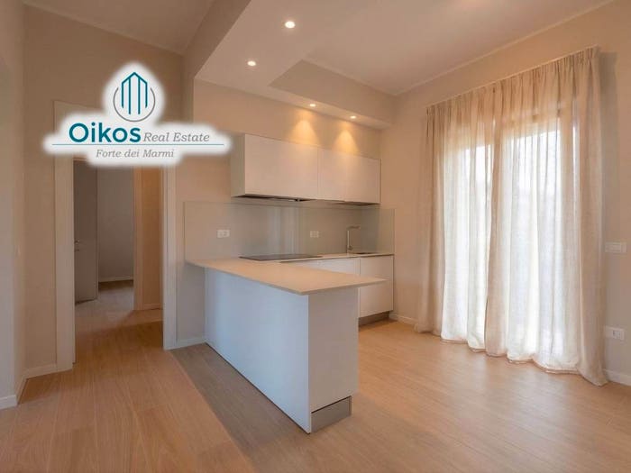 Appartamento con 5 locali in vendita in Via Antonio Canova, Vittoria Apuana, Forte dei Marmi