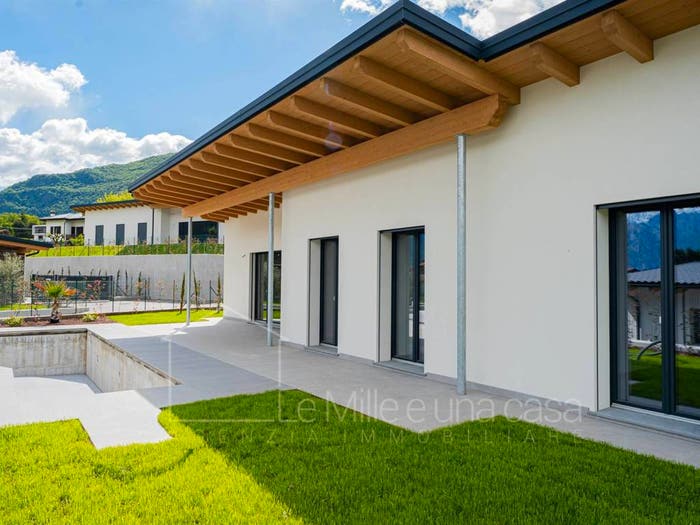 Casa quadrilocale in vendita in VIA AL BACCO, Colico Piano, Colico