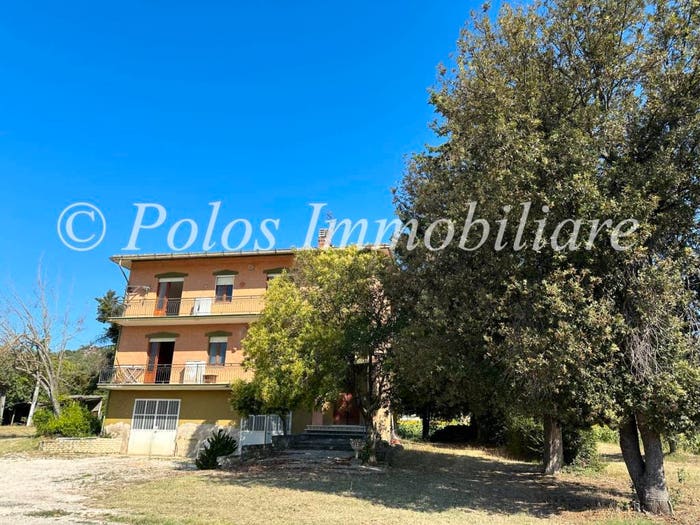 Casa con 6 locali in vendita in Via Madonna del Molino, Piane, Falerone