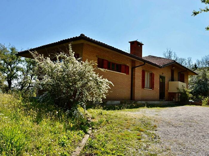 Casa con 5 locali in vendita in Urbino