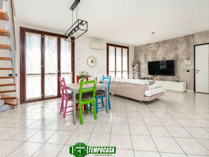 Appartamento trilocale in vendita in Via Roncello, Centro, Ornago