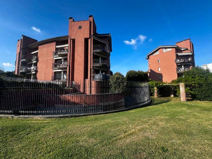 Appartamento quadrilocale in vendita in via Giambellino, Giambellino, Milano