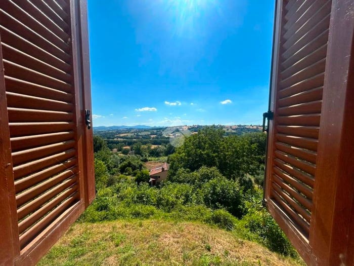 Casa con 5 locali in vendita in Vocabolo raggio, Massa Martana