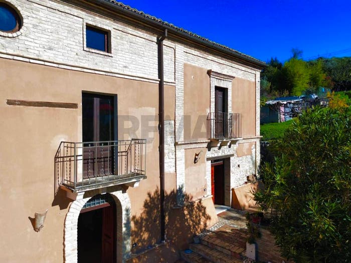 Casa con 6 locali in vendita in Santa Maria dei Mesi, Centro, Lanciano