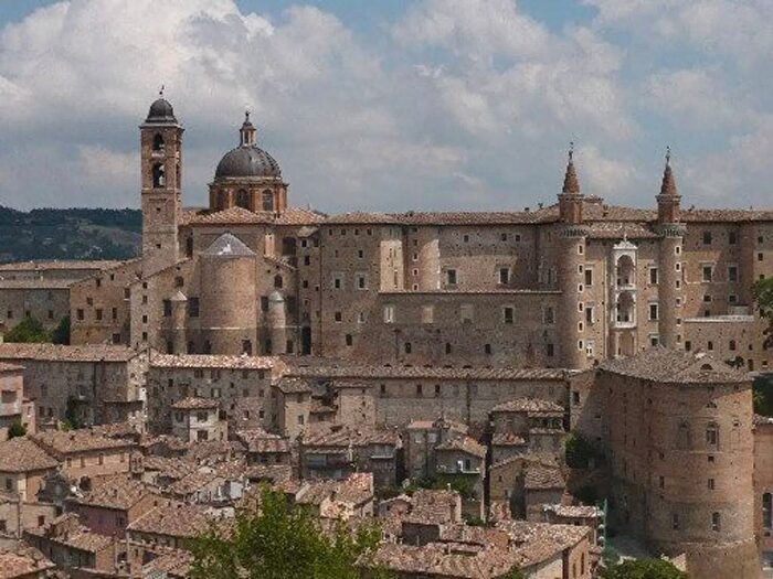Casa con 6 locali in vendita in Via Sasso, Centro, Urbino