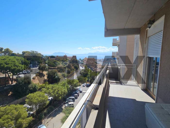 Appartamento con 5 locali in vendita in VIA CARDINALE MARIANO RAMPOLLA, Acquasanta, Palermo