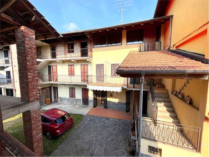 Casa con 6 locali in vendita in Casale Piovino, Piovino, Borgomanero