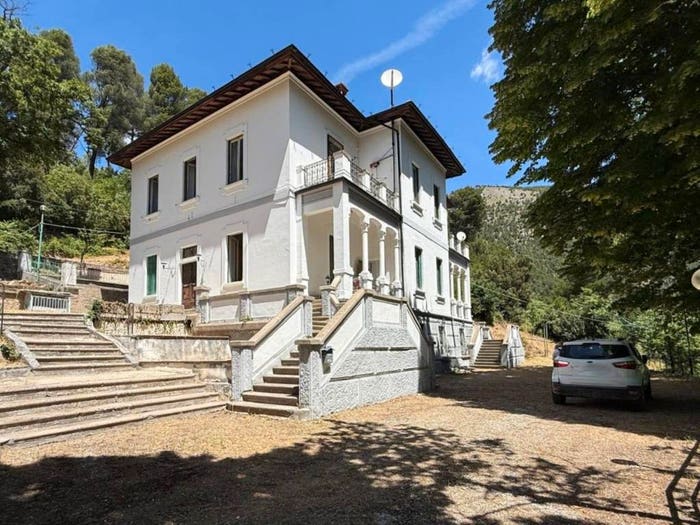 Casa con 6 locali in vendita in Via Stazione, Bussi sul Tirino