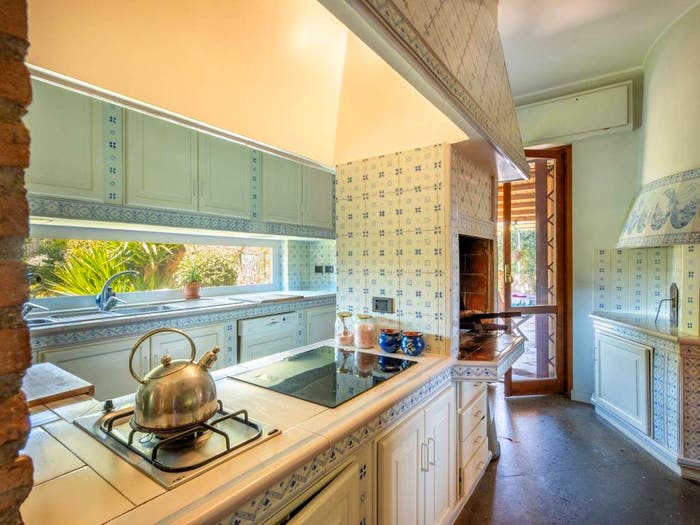 Casa con 6 locali in vendita in Via Appia Nuova, Castagnole Due Santi, Marino