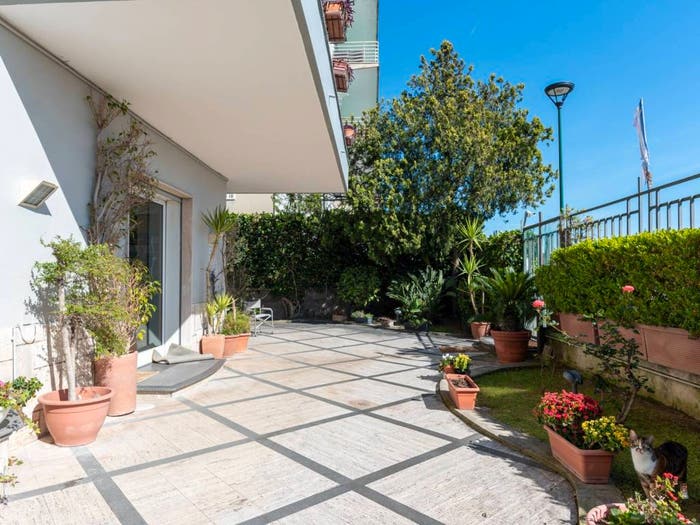 Appartamento con 6 locali in vendita in Via Ortensio, Posillipo, Napoli