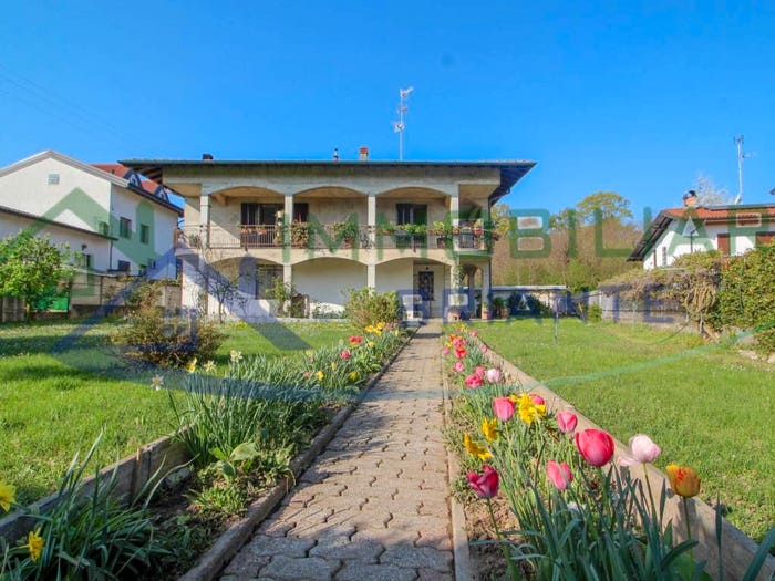 Casa quadrilocale in vendita in Via Alessandro Macchi, Arsago Seprio